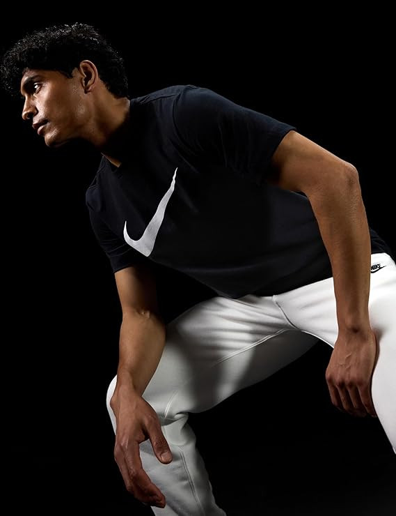 Nike Men's Swoosh Sportswear T-Shirt